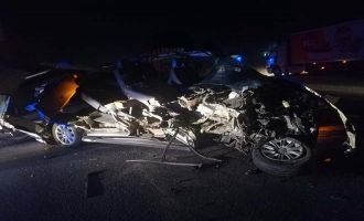 Kamyona çarpan minibüs hurdaya döndü: 1 yaralı