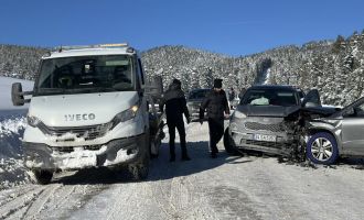Kartalkaya yolunda 2 cip kafa kafaya çarpıştı