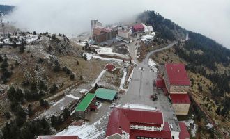 Kartalkaya’da beyaza bürünen alanlar havadan görüntülendi