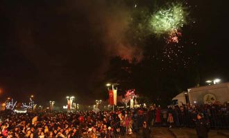 Kent Meydanındaki yeni yıl kutlamalarına binlerce kişi katıldı 