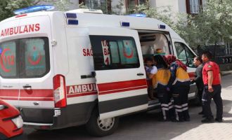 Kolunu spor aletine kaptıran çocuğu itfaiye kurtardı