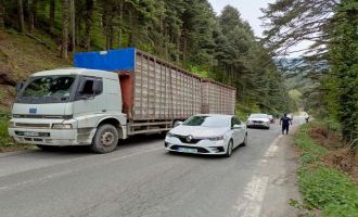 Kontrolden çıkan otomobil uçuruma yuvarlandı: 2 yaralı........