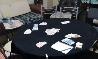 Kumar oynayan 6 kişiye sosyal mesafeyi ihlal ettikleri için para cezası kesildi