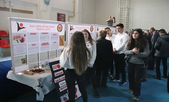 Liseli gençler bilim fuarında hünerlerini sergiledi