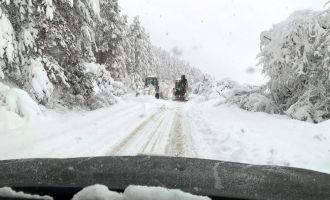 Mengen ilçesinde hummalı çalışma: 18 köy yolu ulaşıma kapalı