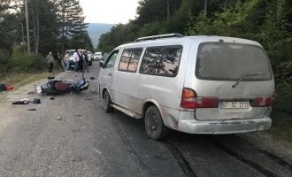 Minibüsle çarpışan motosikletin sürücüsü hayatını kaybetti....