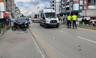 Motosikletle bisiklet çarpıştı: 3 yaralı..