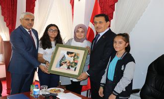 Öğrenciler, biriktirdikleri harçlıklarını harekatta kullanılması için bağışladı