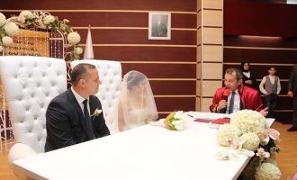 Özcan ilk nikahını kıydı 