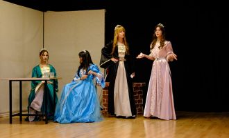 Özel Çamkent Anadolu Lisesi'nde ‘Happily Never After’ İngilizce Tiyatro Gösterisi