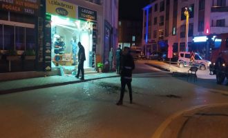 Patlayan tüp camı çerçeveyi indirdi....