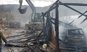 Rüzgarın etkisiyle büyüyen yangın bir ailenin her şeyini küle çevirdi