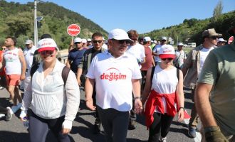 Tanju Özcan CHP'de değişim için başlattığı yürüyüşte Ankara il sınırına ulaştı