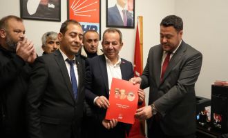 Tanju Özcan partiye geri döndü, aday adaylık başvurusunu yaptı