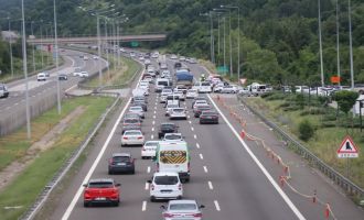 Tatilcilerin trafik çilesi sürüyor……