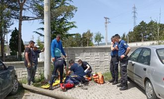 Telefon direği kökünden kırılarak devrildi: 1 yaralı