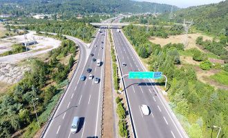 TEM Otoyolu’nda durma noktasına gelen trafik havadan görüntülendi