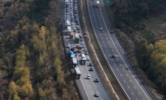 TEM Otoyolu’nda iki tır çarpıştı: 1 yaralı......