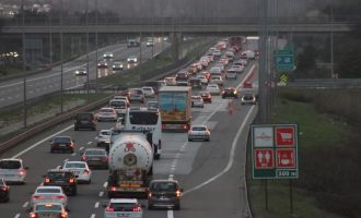 TEM’in Bolu geçişinde tatilcilerin trafik çilesi....