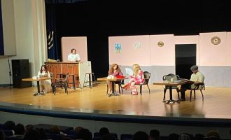 Tiyatro günlerinde salon doldu taştı