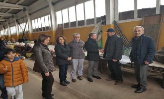 Türkoğlu ve CHP heyeti Bolu pazarında büyük ilgi gördü 