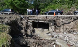 Vali Ümit taşkın felaketi yaşayan köyleri ziyaret etti 