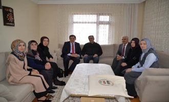 Vali Ümit terör Şehidimiz Kenan Özdemir’in ailesini ziyaret etti