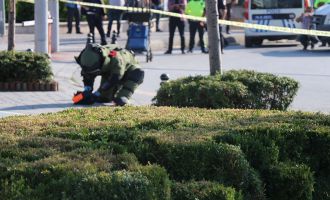 Valilik önündeki şüpheli çantadan çocuk kıyafetleri çıktı