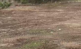 Vatandaşların kirlettiği ormanlık alanı muhtar temizledi….