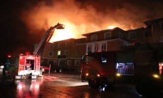 Yangın 2 saatlik çalışmayla can kaybı yaşanmadan söndürüldü