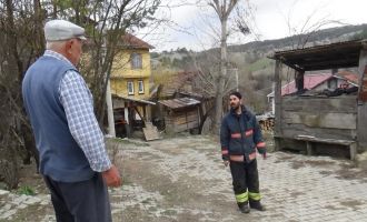 Yangın söndürmeye gelen itfaiyeciyle ilginç diyalog: 'Su atmayın evin içi su dolar'