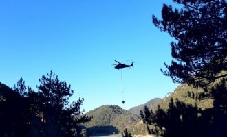 Yangına havadan ve karadan müdahale devam ediyor…..