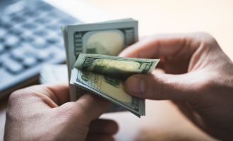 Yıl sonu dolar kuru beklentisi geriledi