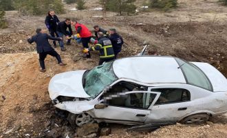 Yoldan çıkan otomobil hurdaya döndü: 1 ölü, 3 yaralı.....