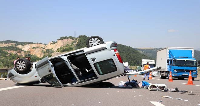 Takla atan hafif ticari araçtaki 1 kişi öldü, 3 kişi yaralandı