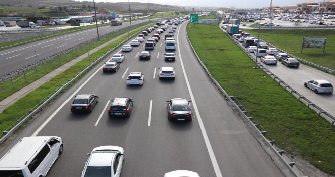 Tam kapanmaya 2 gün kala Bolu Dağı’ndan 100 bin araç geçti