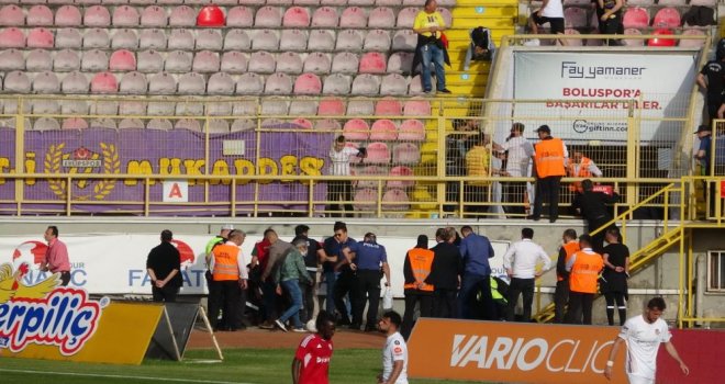 Taraftarlar arasında yaşanan arbedeye polis müdahalesi