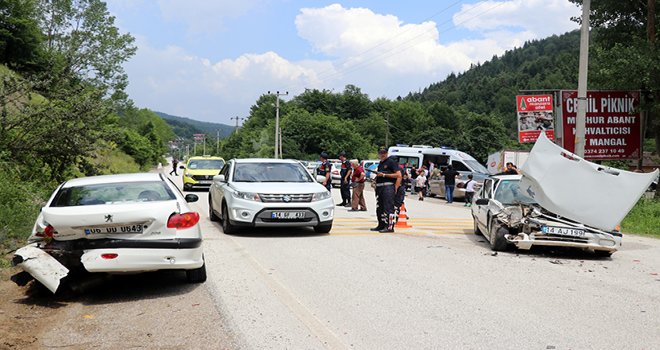 Tatil yolunda kaza: 4 yaralı