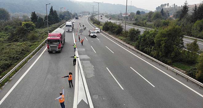 TEM Otoyolu Bolu Dağı Tüneli yeniden trafiğe kapatıldı.....