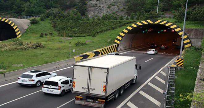 TEM otoyolunda Bolu Dağı Tüneli'nde akıcı bir yoğunluk yaşanıyor