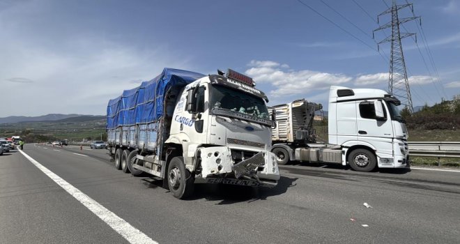 TEM'de tırdan kopan lastik kamyonun altına girdi.....