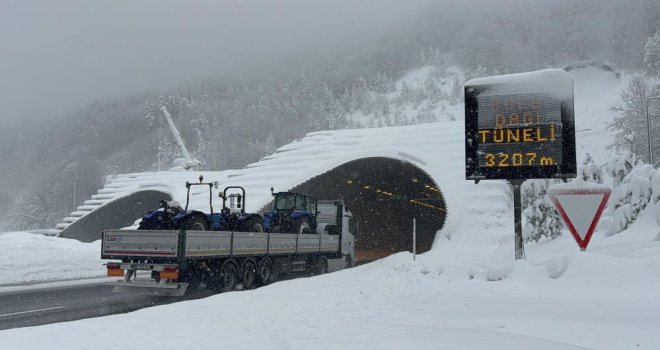 TEM'in Bolu Dağı Tüneli geçişinde kar yağışı etkili oluyor: Ulaşım rahat