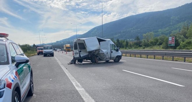 TEM’in Bolu geçişinde minibüsle hafif ticari çarpıştı: 5 yaralı