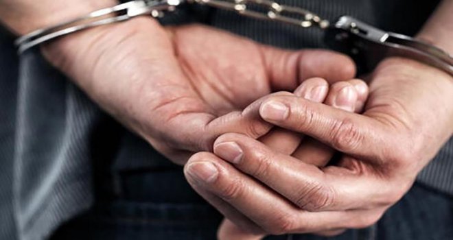 Türkiye Cumhuriyeti’ne küfür eden öğrencinin babası dolandırıcılıktan tutuklandı