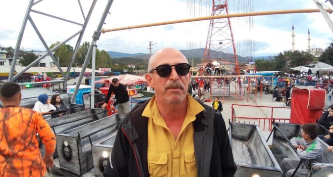Üniversiteyi birincilikle bitiren makine mühendisi borcuna karşılık aldığı lunaparkı panayır panayır gezerek işletiyor
