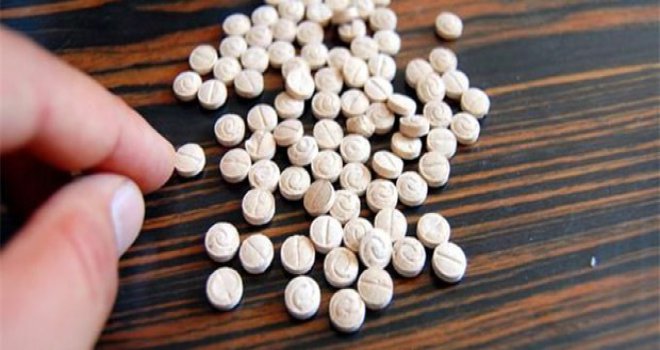 Uyuşturucu haplarla yakalanan genç adliyeye sevk edildi