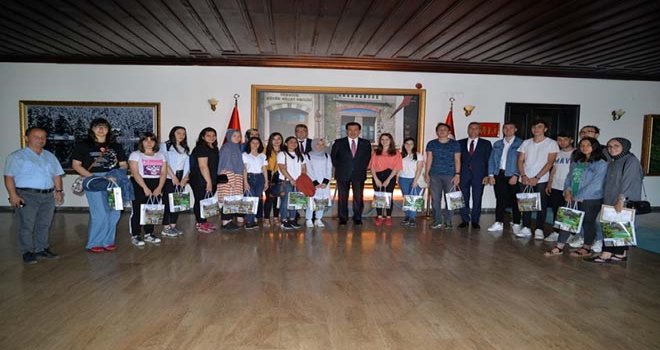 Vali Ümit Lise Birincilerini Tebrik Etti 