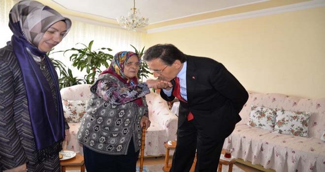 Vali Ümit ve eşinden şehit ve gazi ailesi ziyareti...