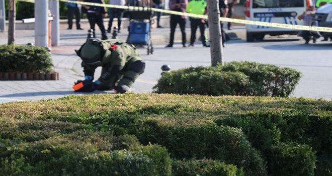 Valilik önündeki şüpheli çantadan çocuk kıyafetleri çıktı