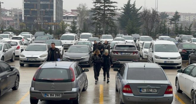 Yabancı uyruklu aileyi, ‘Adınız terör örgütü ile ilişkilendirilmiş’ diyerek 500 bin lira dolandırdılar